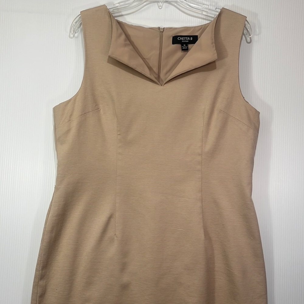 Chetta B Sunhee Natural Tan Beige Dress Size 16 Sleeveless Back Zip/Slit, V-Neck